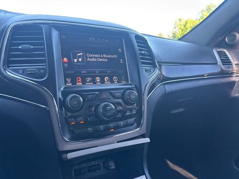 Used 2014 Jeep Grand Cherokee Overland w/ Advanced Technology Group AWD/4WD image 11
