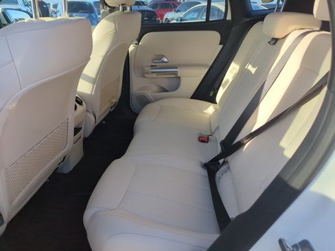 Used 2025 Mercedes-Benz GLA 250 image 21