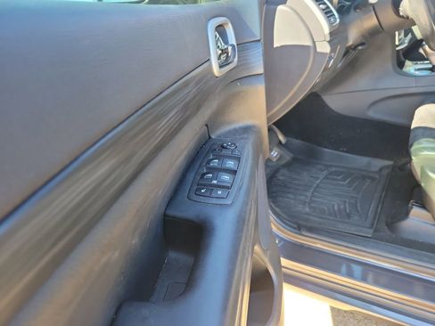 Used 2021 Jeep Grand Cherokee Laredo X RWD image 9