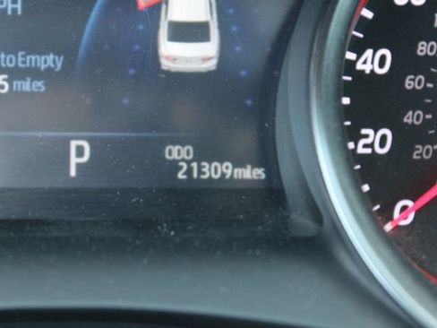 Used 2023 Toyota Camry XSE image 15