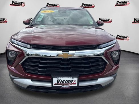 Used 2025 Chevrolet TrailBlazer LT w/ Convenience Package AWD/4WD image 2
