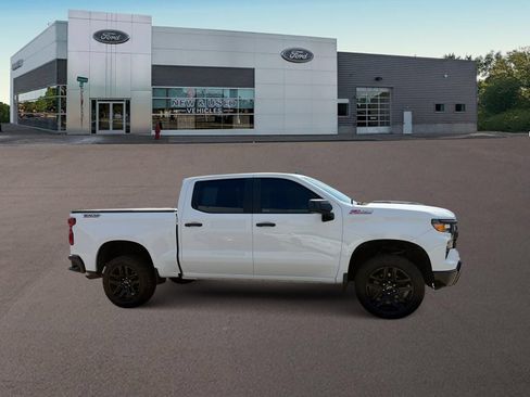 Used 2022 Chevrolet Silverado 1500 Custom Trail Boss AWD/4WD image 12