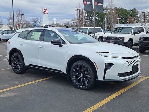 New 2025 Toyota Crown Signia image 3