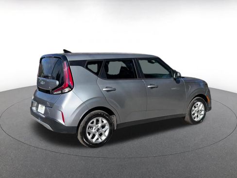 Used 2025 Kia Soul LX w/ LX Technology Package FWD image 15