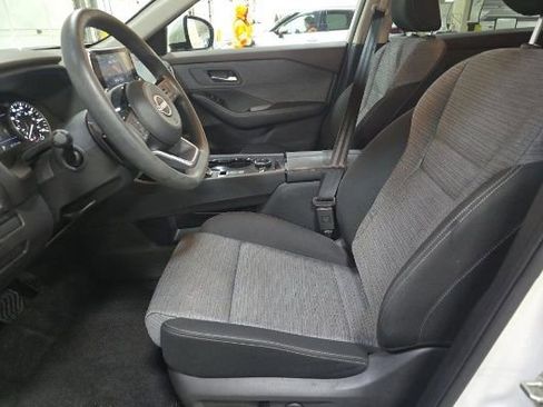 Used 2023 Nissan Rogue SV image 5