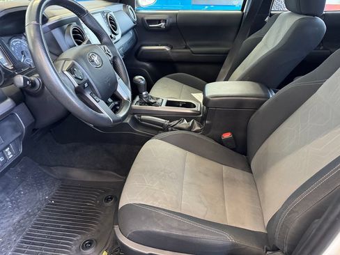 Used 2023 Toyota Tacoma TRD Sport w/ Black Out Package (TMS) AWD/4WD image 10