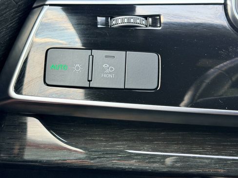 Used 2019 Audi Q8 Premium Plus w/ Premium Plus AWD/4WD image 37