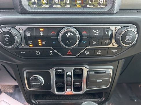 Used 2020 Jeep Gladiator Overland image 26