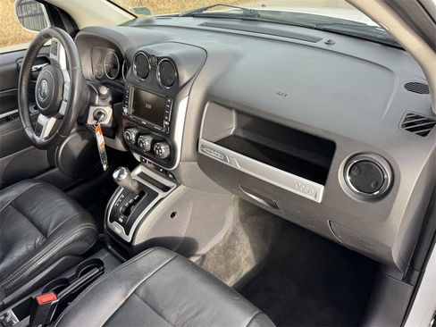 Used 2016 Jeep Compass High Altitude image 28