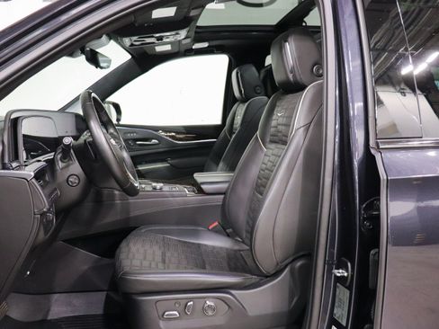 Certified 2023 Cadillac Escalade Sport Platinum w/ LPO, ONYX Package image 13