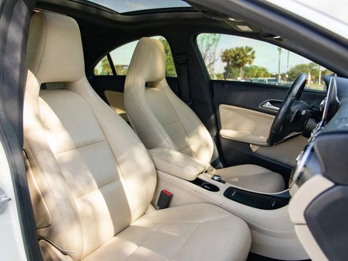 Used 2015 Mercedes-Benz CLA 250 image 24