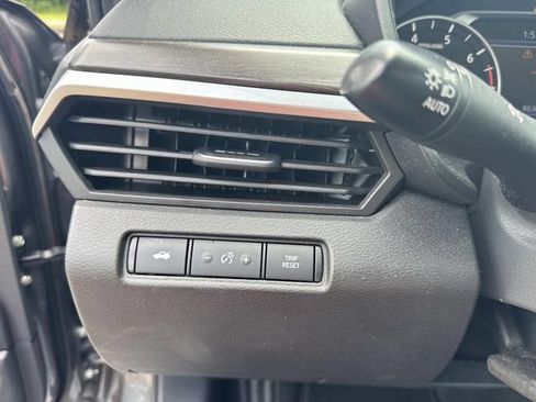 Used 2025 Nissan Altima 2.5 SV FWD image 27