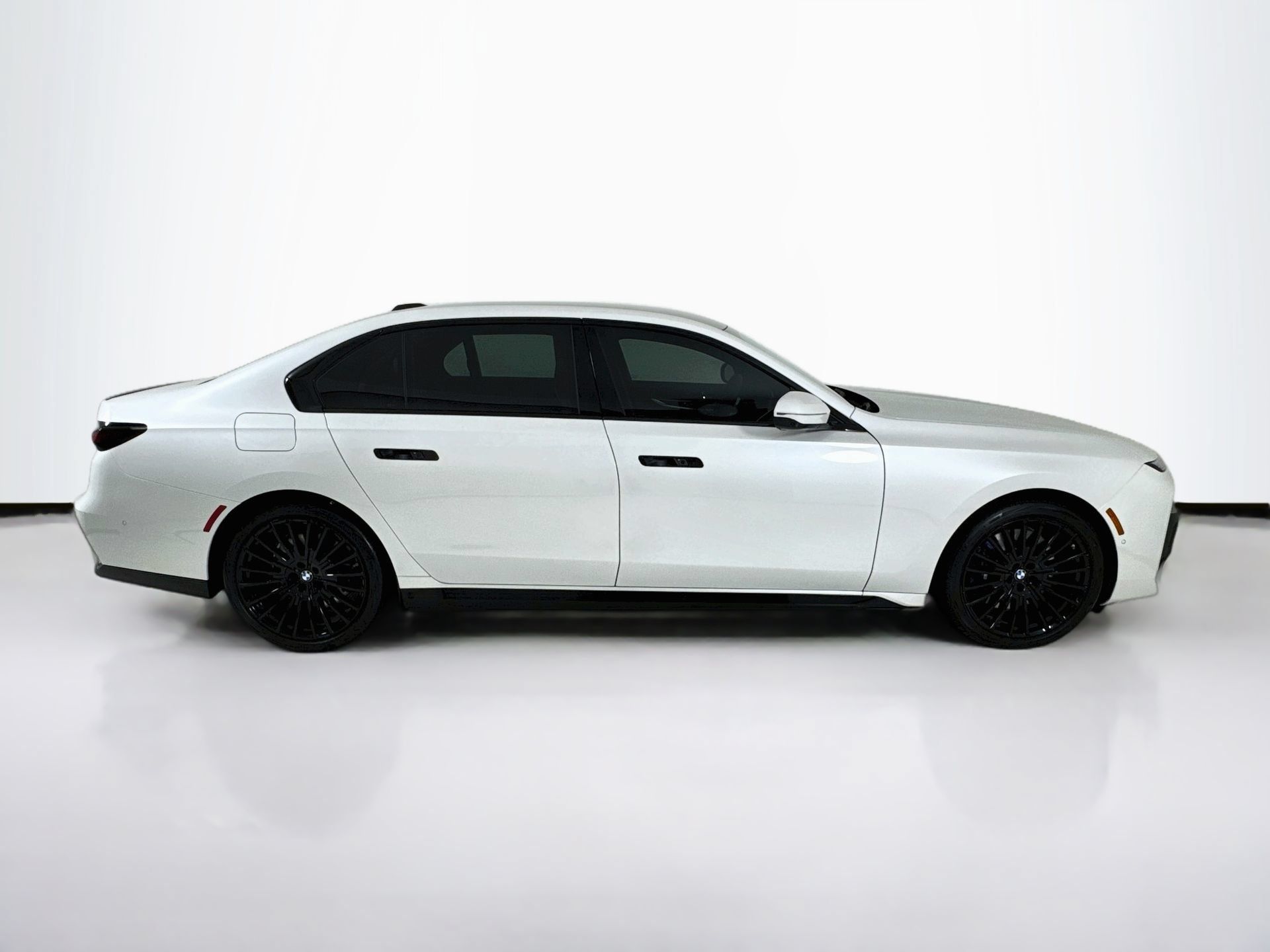 Used 2026 BMW 750e xDrive w/ Executive Package AWD/4WD image 9