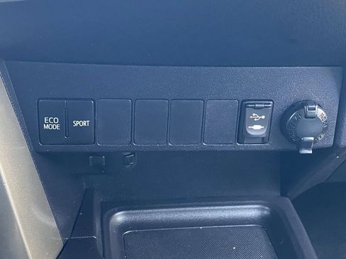 Used 2015 Toyota RAV4 XLE FWD image 28