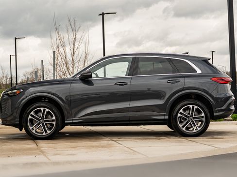 Certified 2025 Audi Q5 Premium w/ Convenience Package AWD/4WD image 6