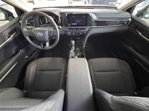 Used 2025 Toyota Camry LE image 32