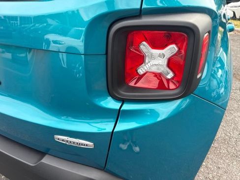 Used 2022 Jeep Renegade Latitude w/ Convenience Group AWD/4WD image 24
