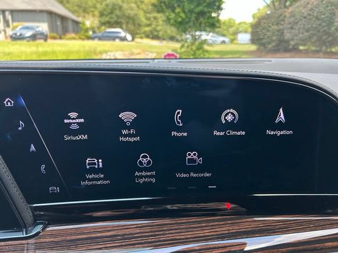 Used 2023 Cadillac Escalade Premium Luxury AWD/4WD image 32