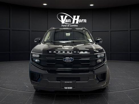 Used 2025 Ford Expedition Active AWD/4WD image 2