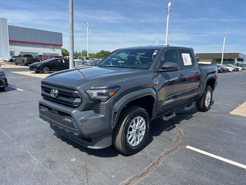 Used 2024 Toyota Tacoma SR5 w/ SR5 Upgrade Package AWD/4WD image 1