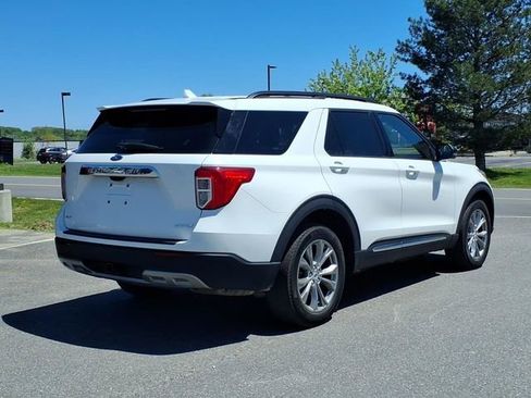 Used 2022 Ford Explorer XLT w/ Equipment Group 202A AWD/4WD image 5
