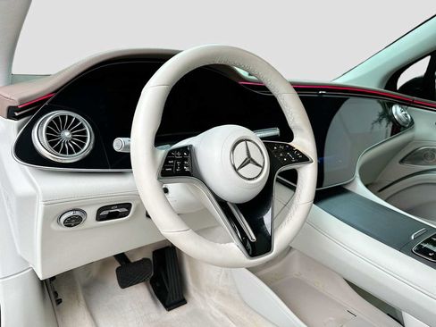 Used 2023 Mercedes-Benz EQS 580 4MATIC SUV image 9
