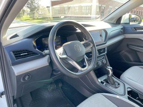 Used 2022 Volkswagen Taos SE image 9