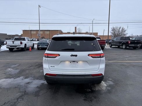 Used 2024 Jeep Grand Cherokee L Laredo image 25