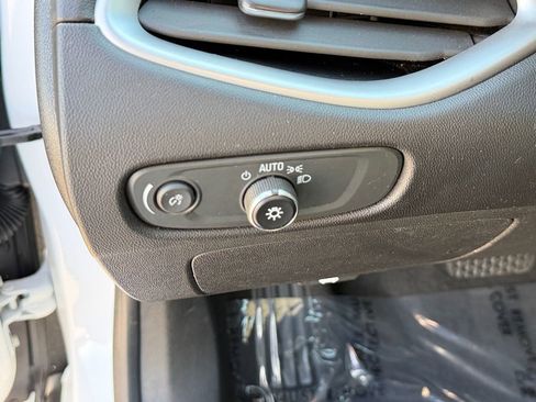 Used 2024 Chevrolet Malibu LT image 31