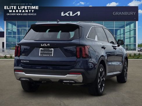 Certified 2025 Kia Sorento EX w/ Panoramic Sunroof Package FWD image 5