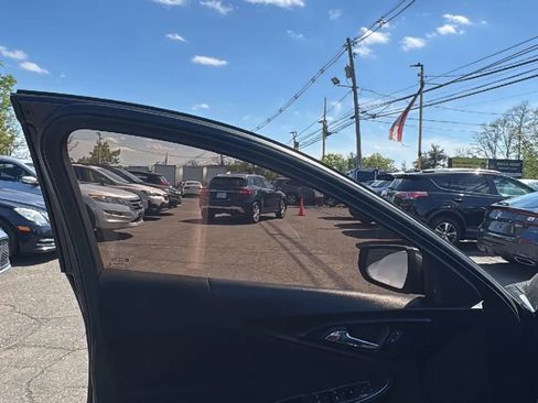 Used 2018 Chevrolet Malibu LT FWD image 9