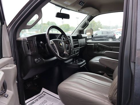 Used 2017 Chevrolet Express 3500 LS RWD image 7