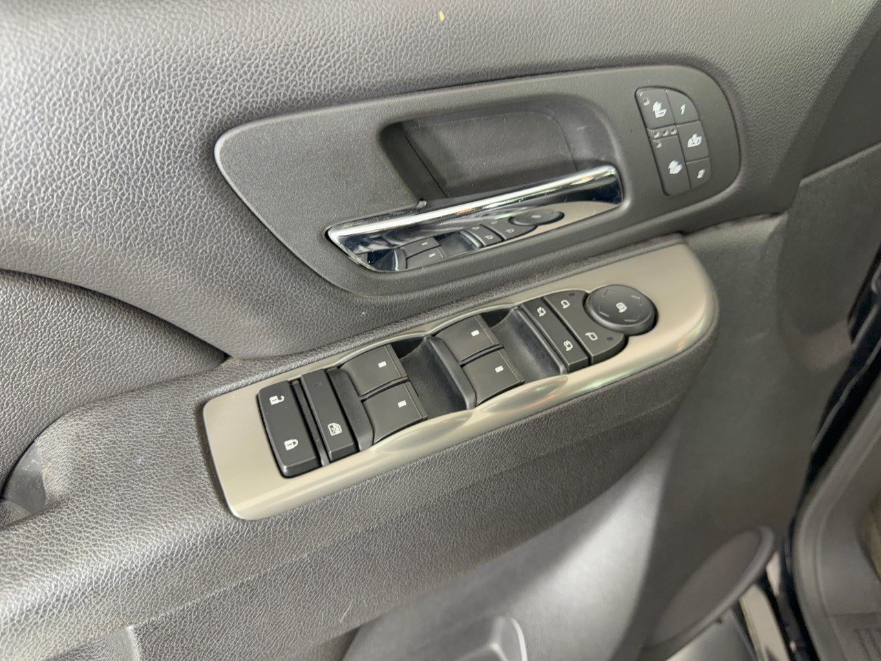 Used 2011 Chevrolet Avalanche LT w/ Luxury Package RWD image 15