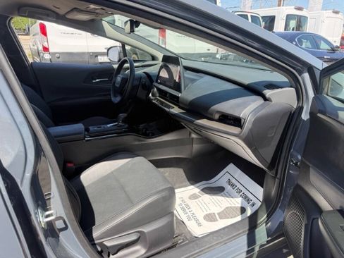 Used 2024 Toyota Prius XLE FWD image 7