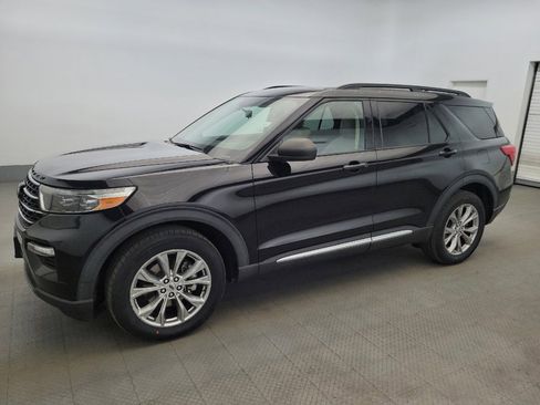 Used 2020 Ford Explorer XLT w/ Equipment Group 202A AWD/4WD image 2