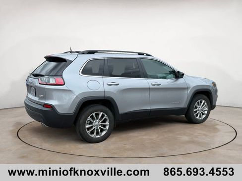 Used 2022 Jeep Cherokee Latitude Lux w/ Sun & Sound Group AWD/4WD image 3