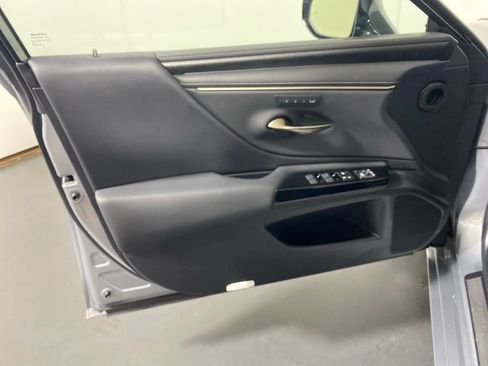Used 2023 Lexus ES 300h w/ Accessory Package (Z2) FWD image 25
