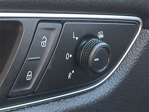 Used 2018 Volkswagen Passat 2.0T R-Line image 22