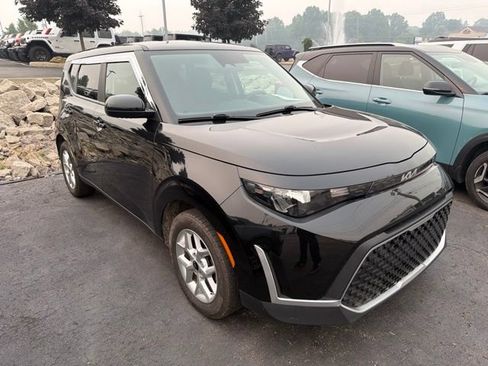 Used 2023 Kia Soul LX w/ LX Technology Package FWD image 3