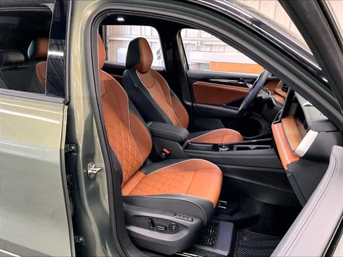 New 2026 Volkswagen Tiguan SEL R-Line AWD/4WD image 10