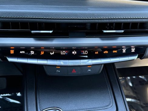 Used 2024 Cadillac XT4 Premium Luxury AWD/4WD image 18