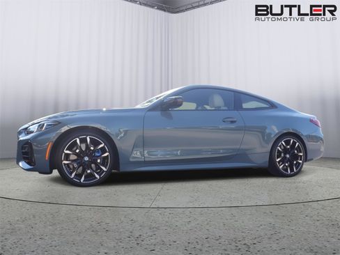 Used 2025 BMW M440i Coupe w/ Parking Assistance Package RWD image 39
