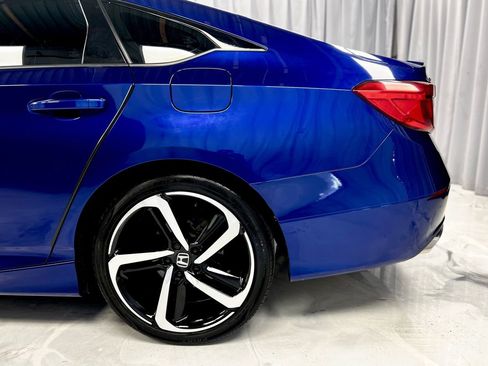 Used 2018 Honda Accord Sport image 11