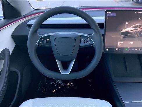 Used 2024 Tesla Model 3 Standard Range image 5