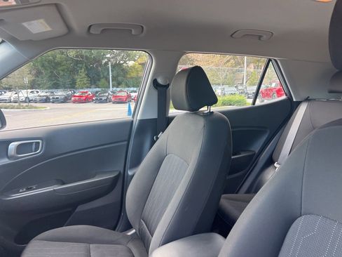 Used 2023 Hyundai Venue SE image 16