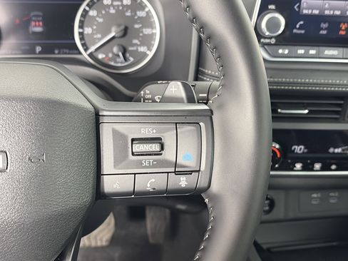 Certified 2025 Nissan Rogue SV image 28