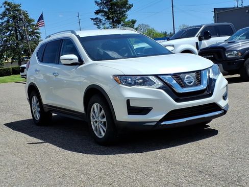 Used 2017 Nissan Rogue SV AWD/4WD image 7