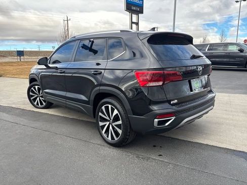 Used 2022 Volkswagen Taos SE image 5