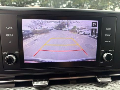 Used 2022 Kia Carnival LX image 25