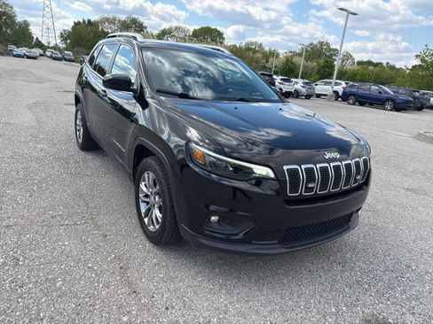Used 2019 Jeep Cherokee Latitude Plus w/ Comfort/Convenience Group FWD image 5